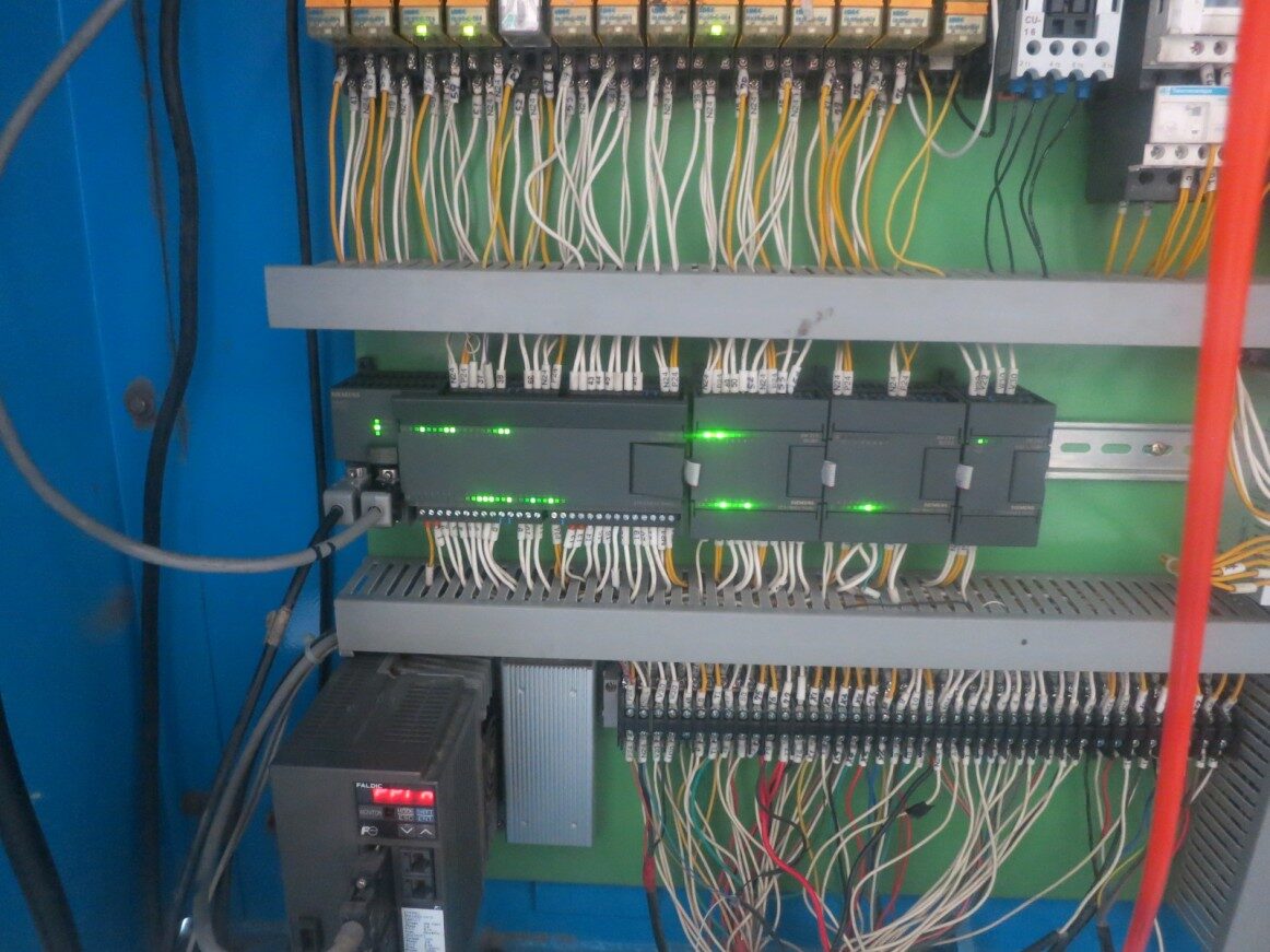 Siemens S7-1200 PLC rack and Faldic servo drive